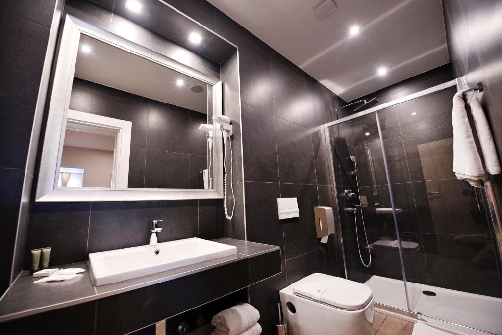 Superior Double or Twin Room room - Image 2