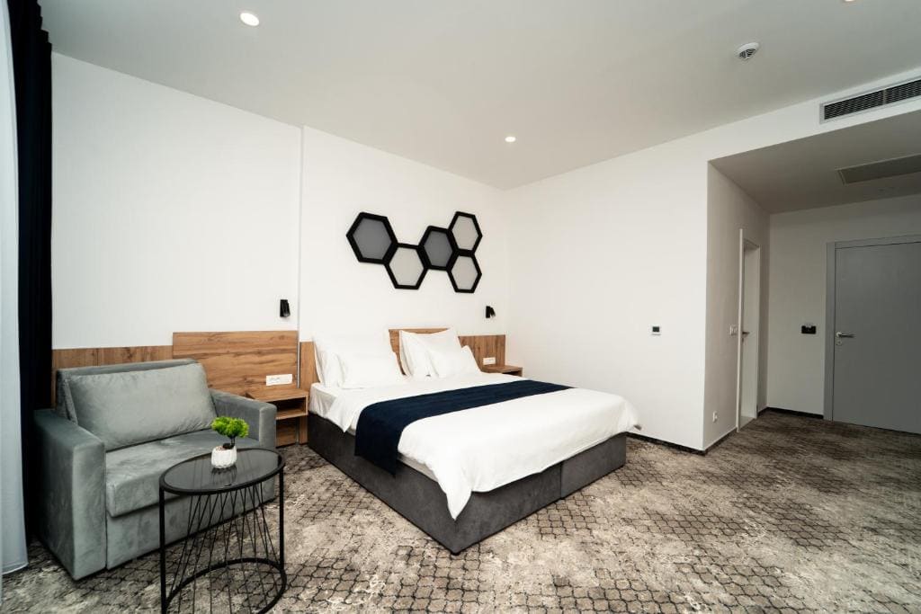 Superior Double or Twin Room room - Image 3