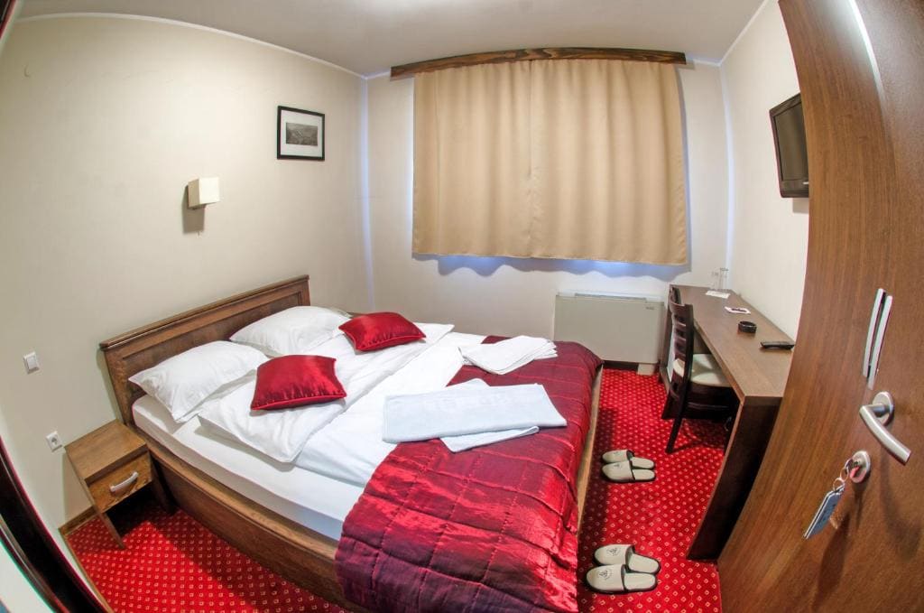 Single Room with Balcony room - Image 3