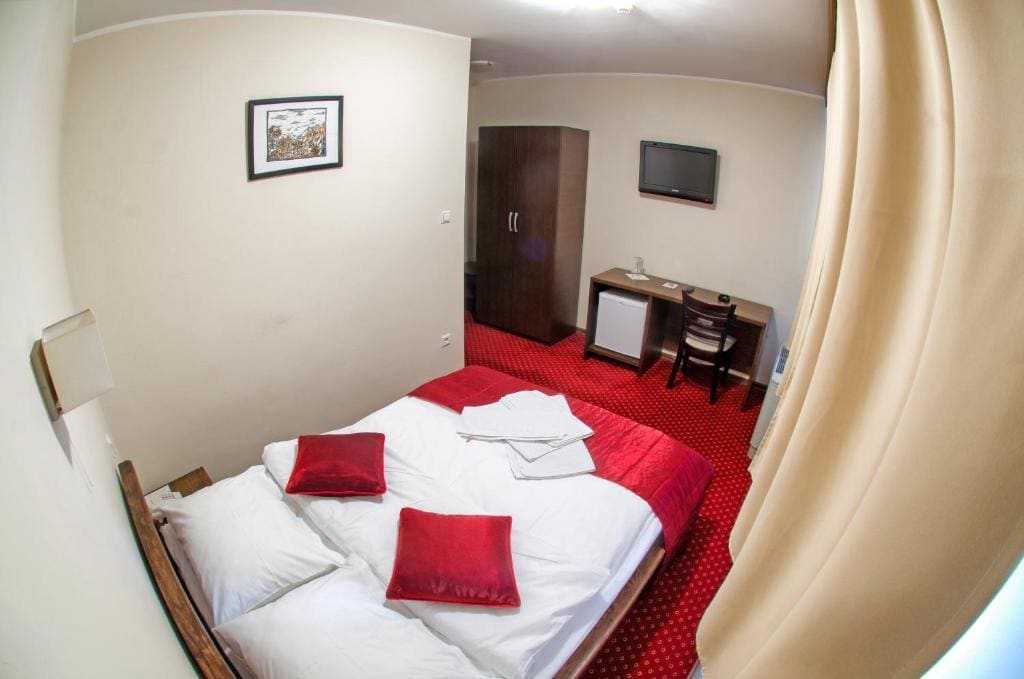 Single Room with Balcony room - Image 2