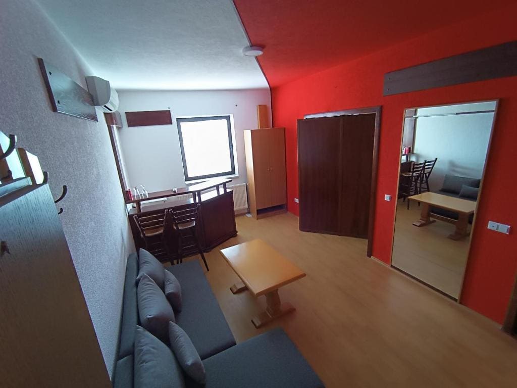 Studio Apartment room - Image 3