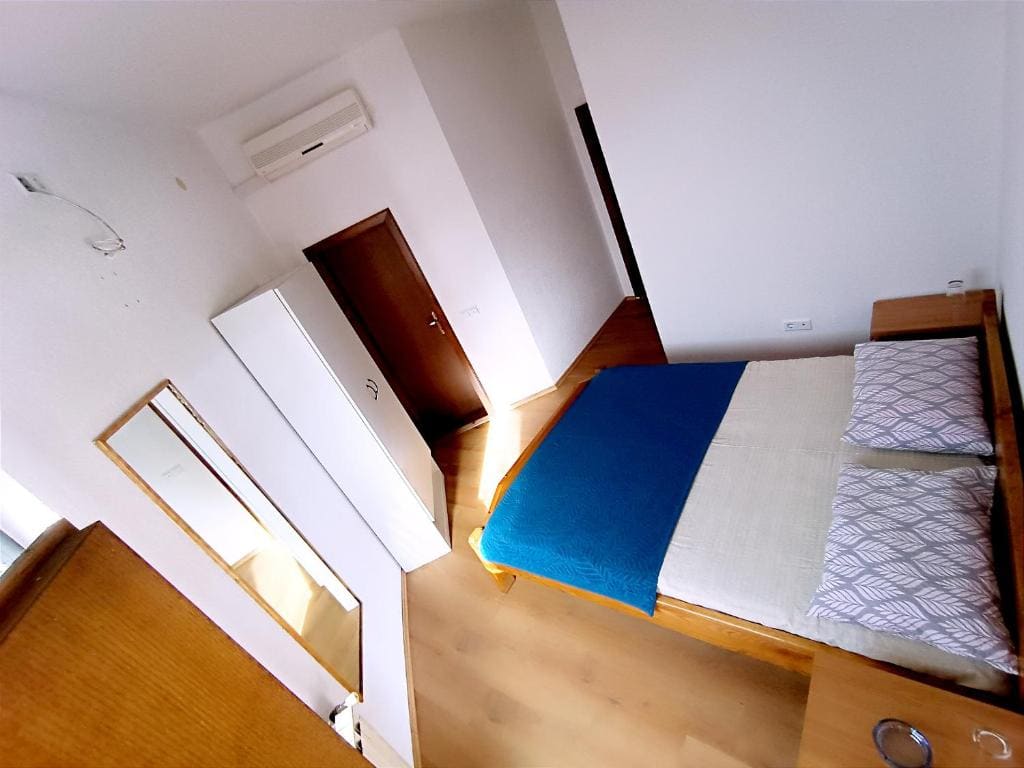 Small Double Room room - Image 1