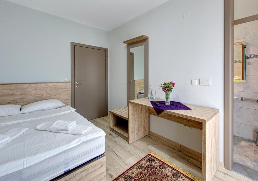 Single Room with Balcony room - Image 2