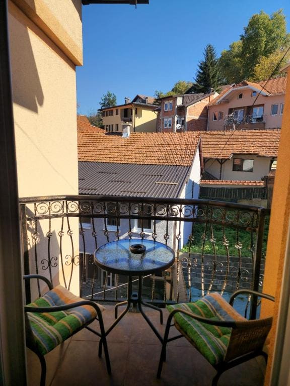 Double Room with Balcony room - Image 2