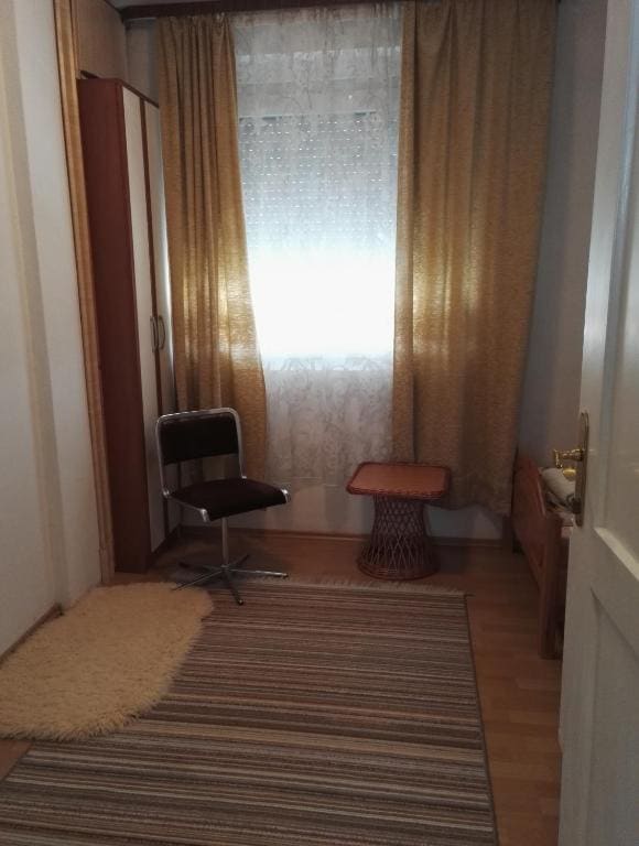 Small Single Room room - Image 1