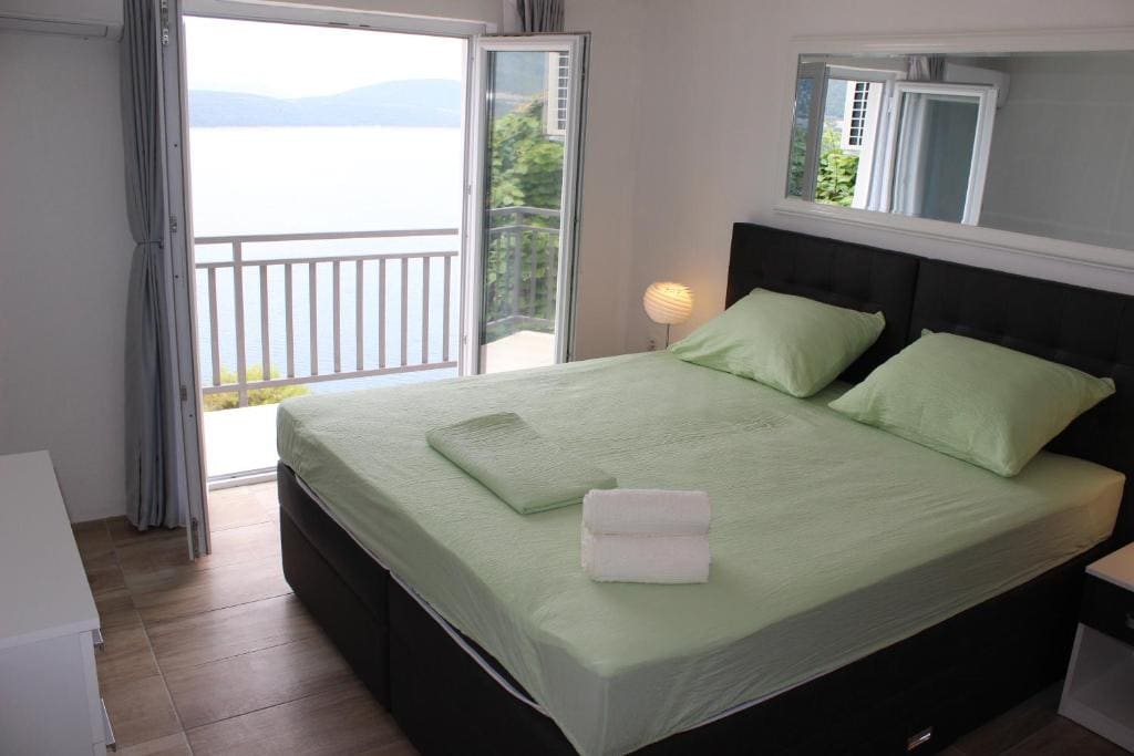 Deluxe Double or Twin Room with Sea View room - Image 2