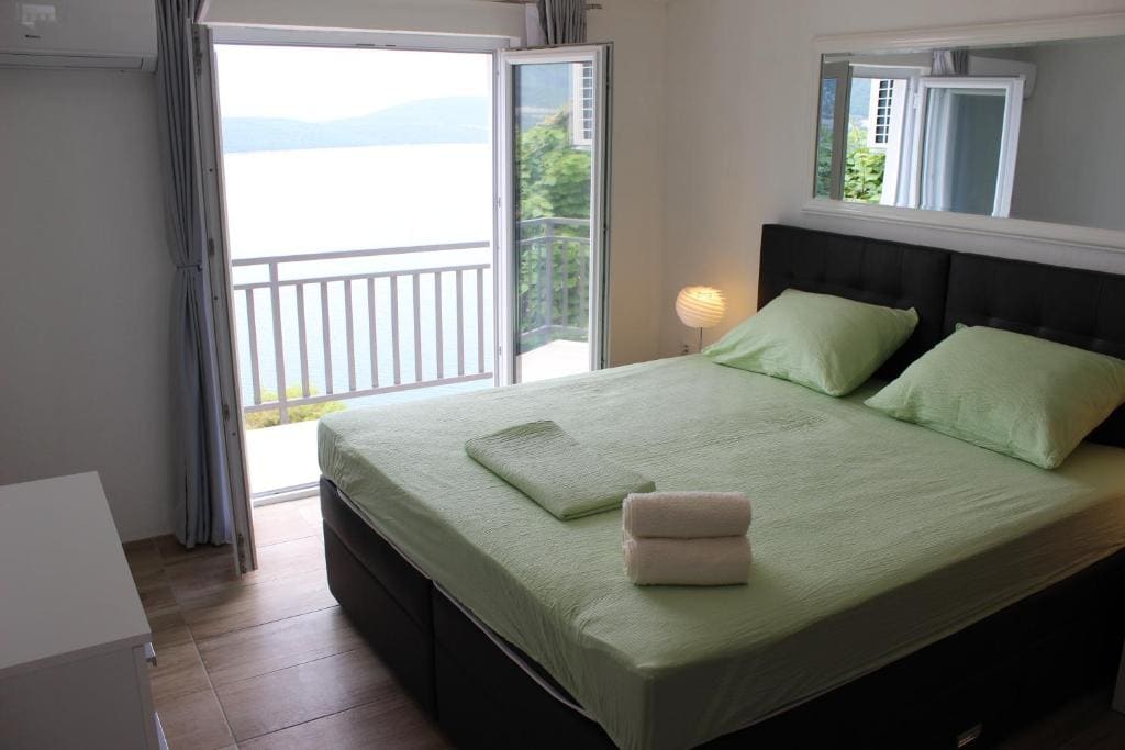 Deluxe Double or Twin Room with Sea View room - Image 1