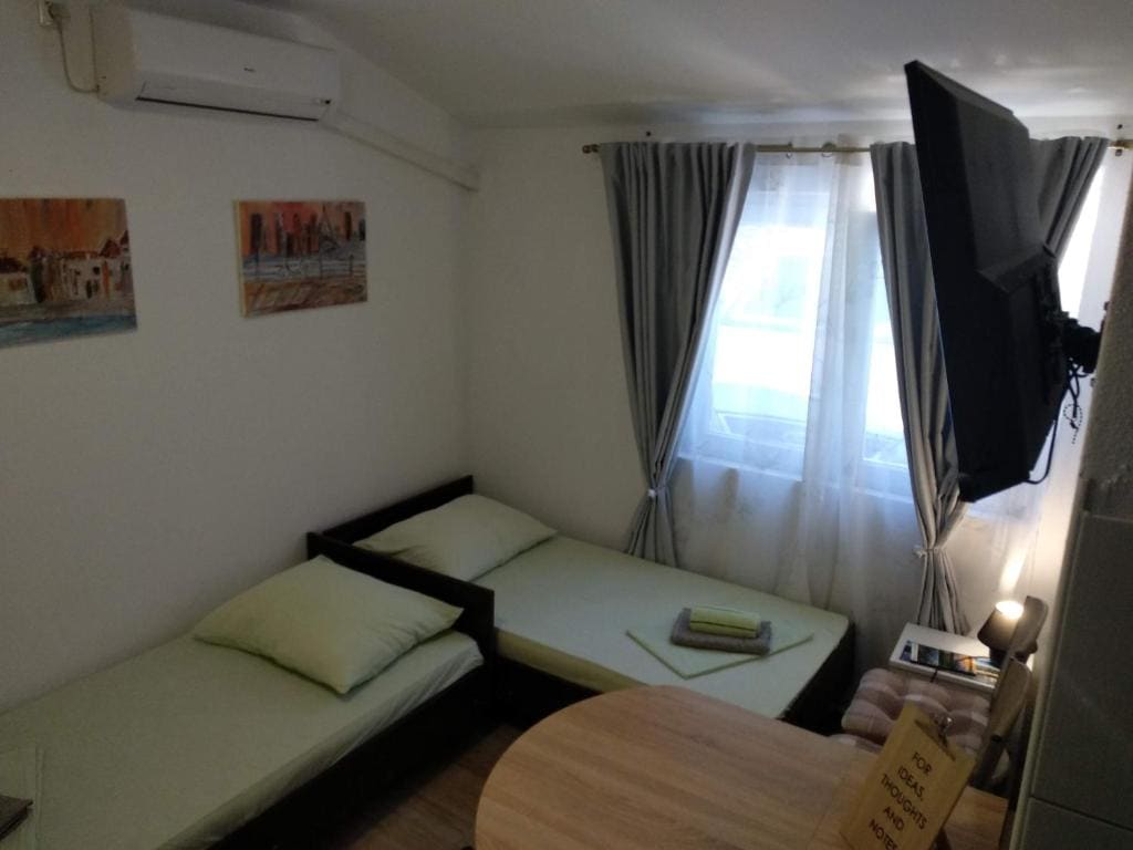 Double Room with Private Bathroom room - Image 1
