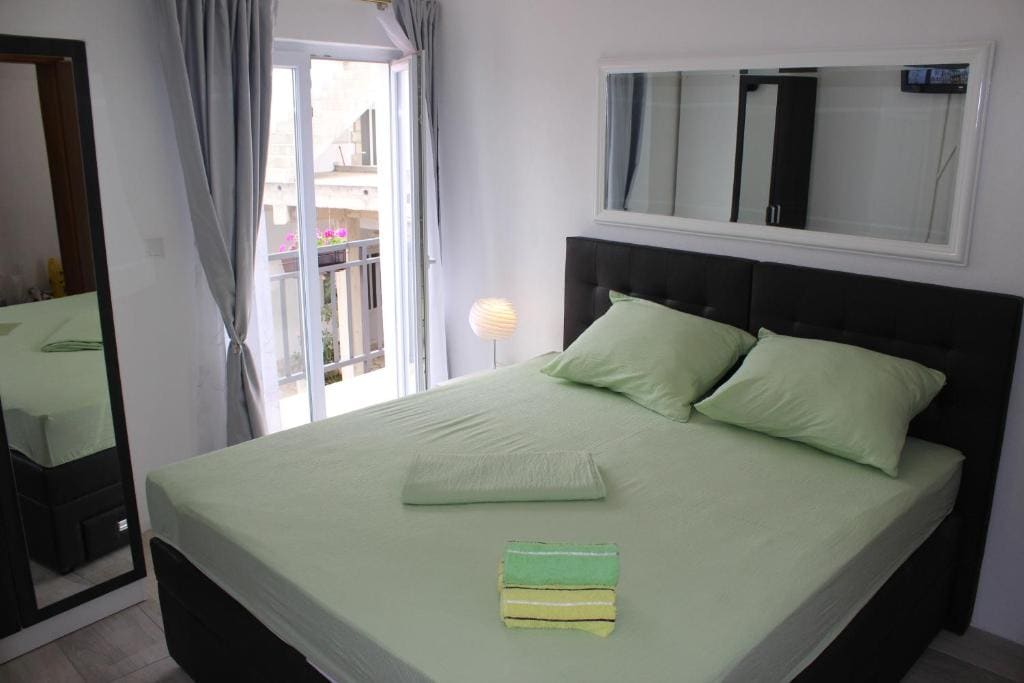 Double or Twin Room with Side Sea View room - Image 2