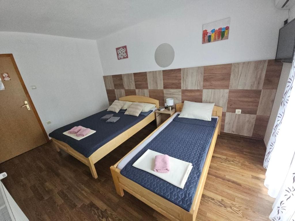 Comfort Triple Room room - Image 2