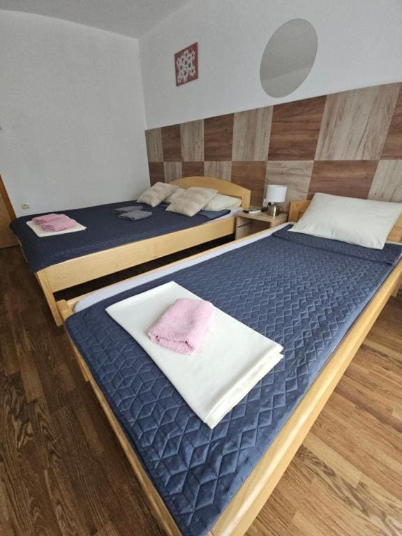 Comfort Triple Room room - Image 3