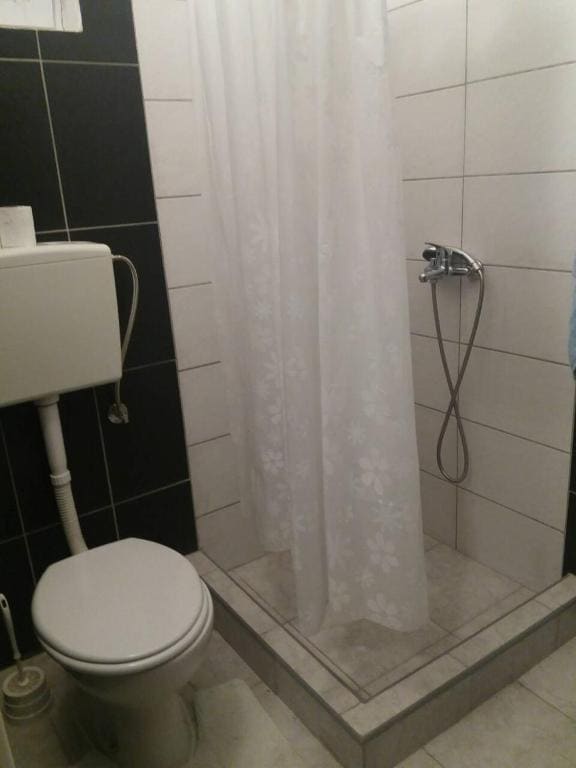 Deluxe Double Room with Shower room - Image 1