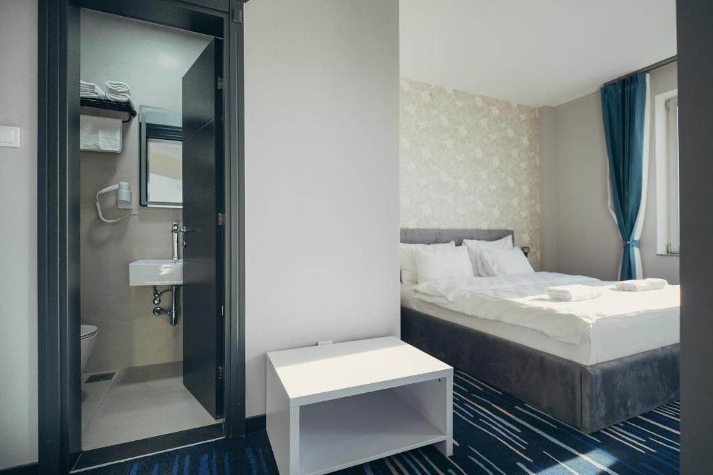 Superior Double Room room - Image 3