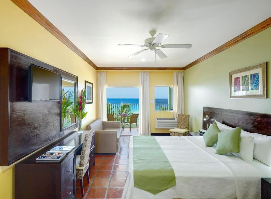 Superior Ocean Front Room room - Image 2