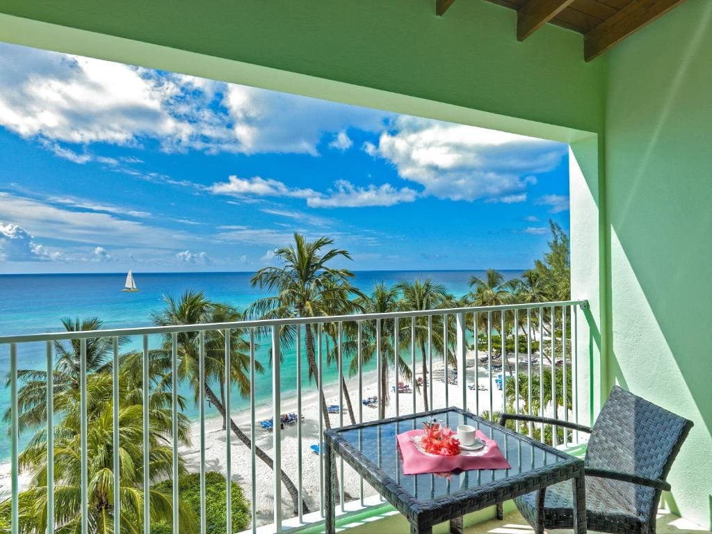Deluxe Oceanfront Room room - Image 3