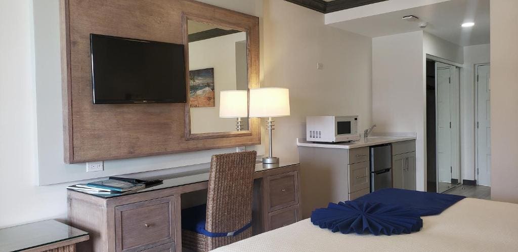 Partial Ocean View Room room - Image 3