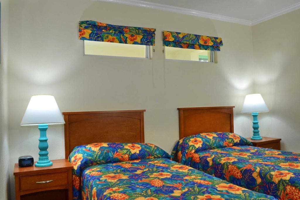 Deluxe Two-Bedroom Apartment room - Image 3