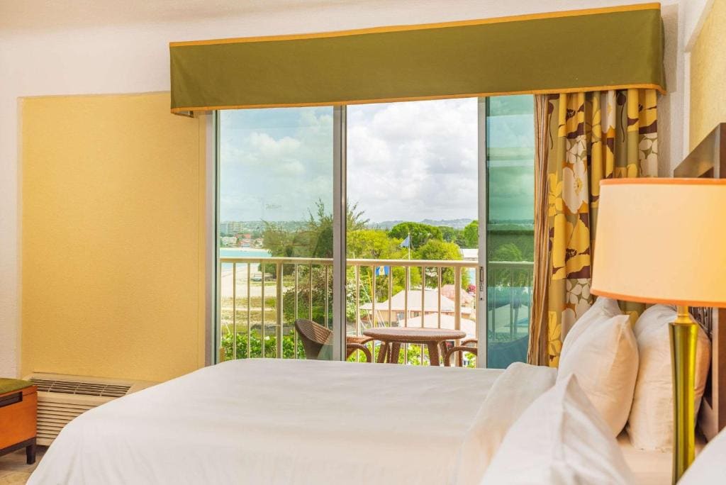 Deluxe King Room with Beach View room - Image 2