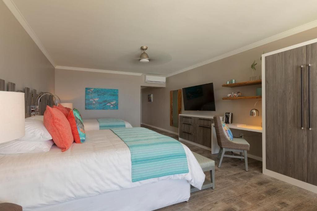Luxury Two Bedroom Ocean Front Suite room - Image 2