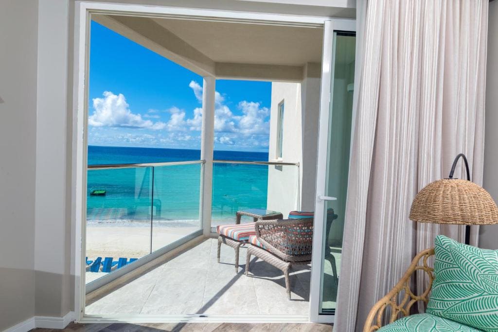 Luxury Two Bedroom Ocean View Suite room - Image 1