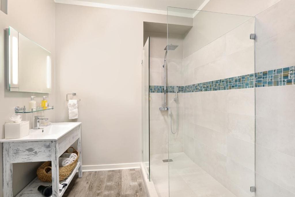Classic Two Bedroom Suite room - Image 2