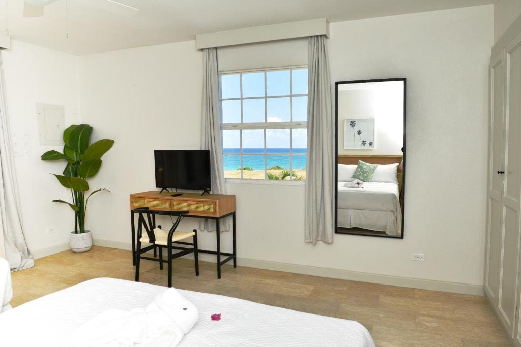 Double Room with Sea View room - Image 2