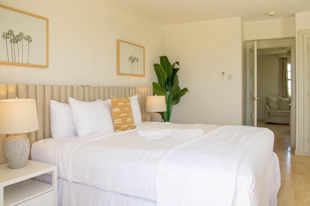 King Suite with Ocean View room - Image 3