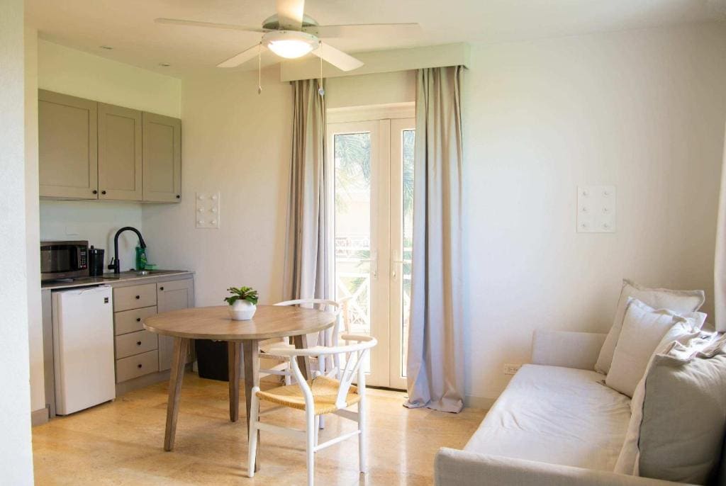 Double Room with Pool View room - Image 1