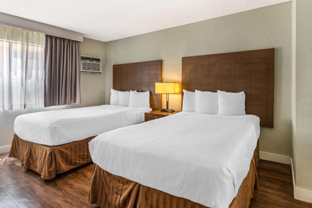 Double Room with Two Double Beds - Non-Smoking room - Image 1