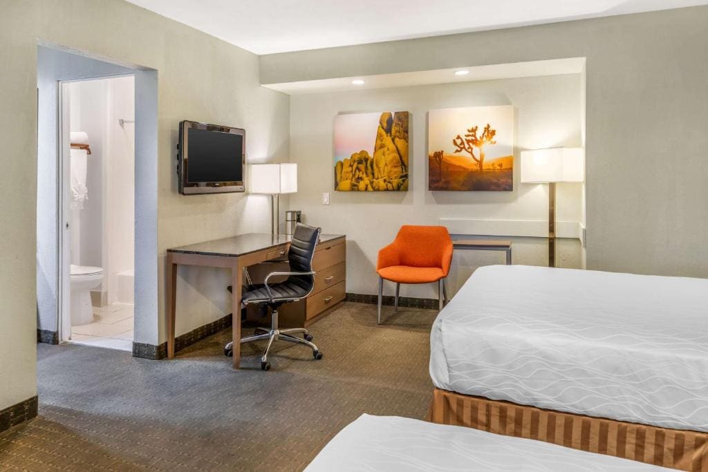 Queen Room with Two Queen Beds and Bathtub - Mobility Access/Non-Smoking room - Image 1