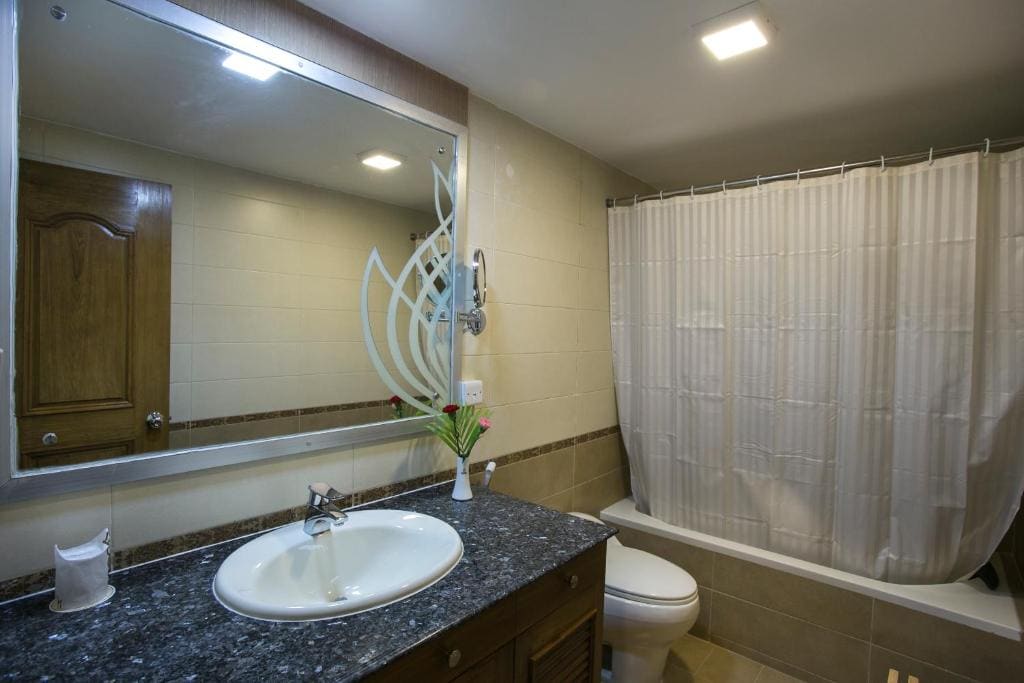 Superior Queen Room room - Image 3