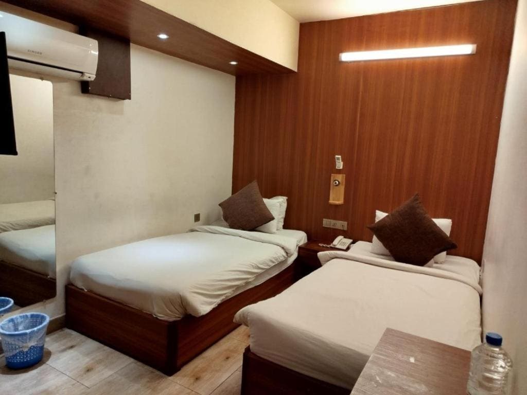 Deluxe Twin Room room - Image 1