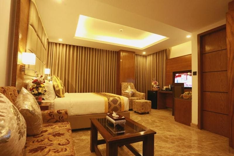 Deluxe King Room room - Image 3