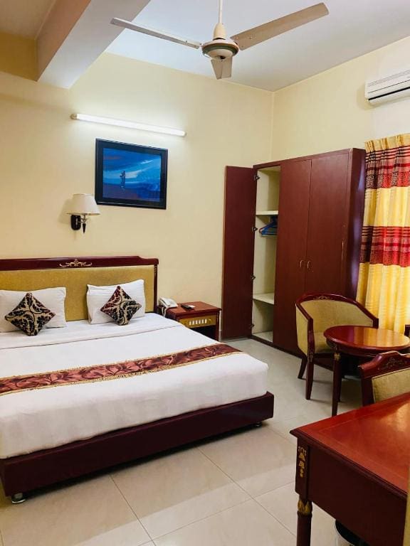 Deluxe Double Room with Bath room - Image 3