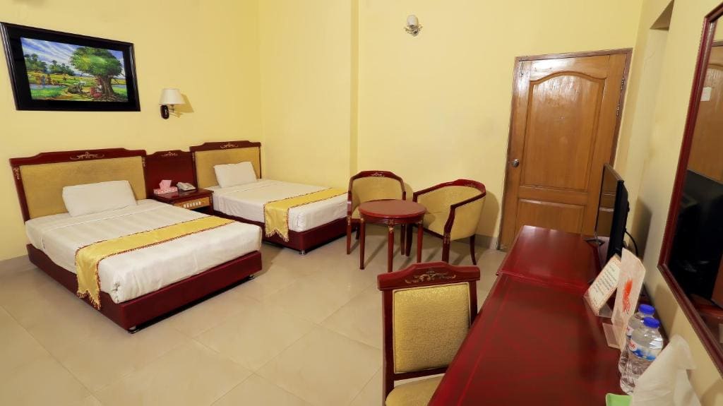 Twin Room with Bathroom room - Image 2