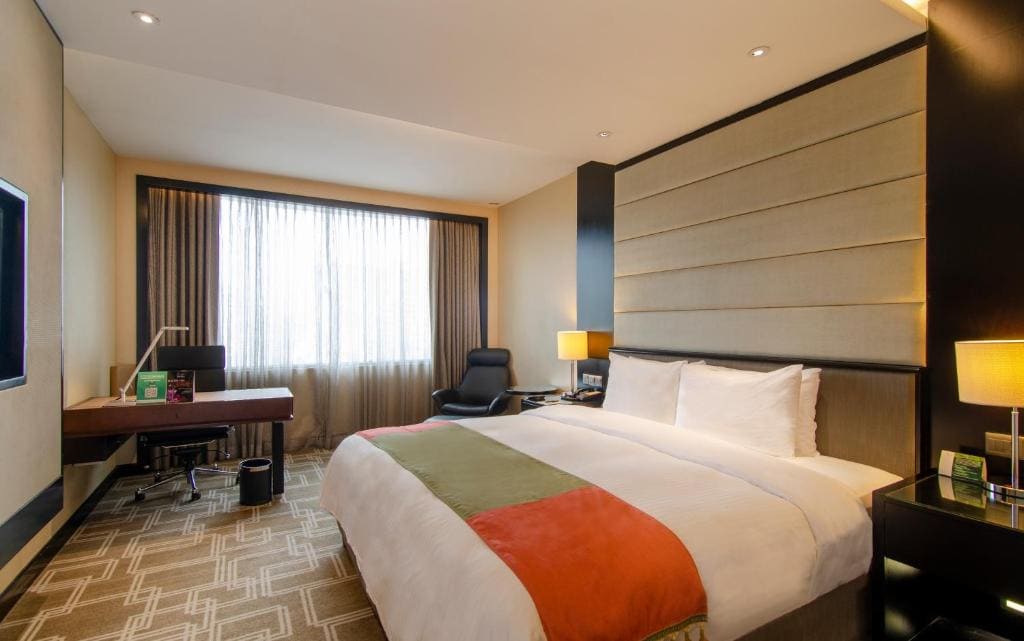 Premier King Room room - Image 2
