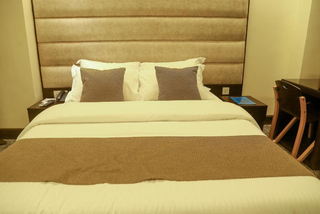 King Room with Mountain View room - Image 2