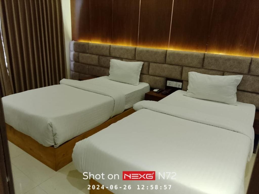 Twin Room with Mountain View room - Image 1