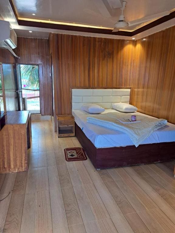 Deluxe Double Room with Sea View room - Image 3