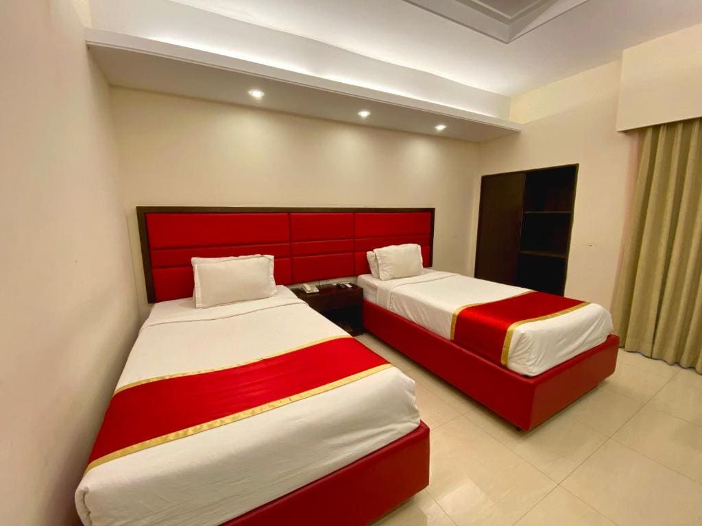 Deluxe Twin Room room - Image 3