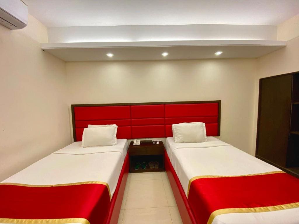 Deluxe Twin Room room - Image 1
