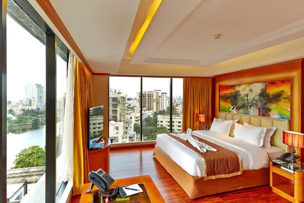 Royal Suite with Kitchenette/Jacuzzi room - Image 2