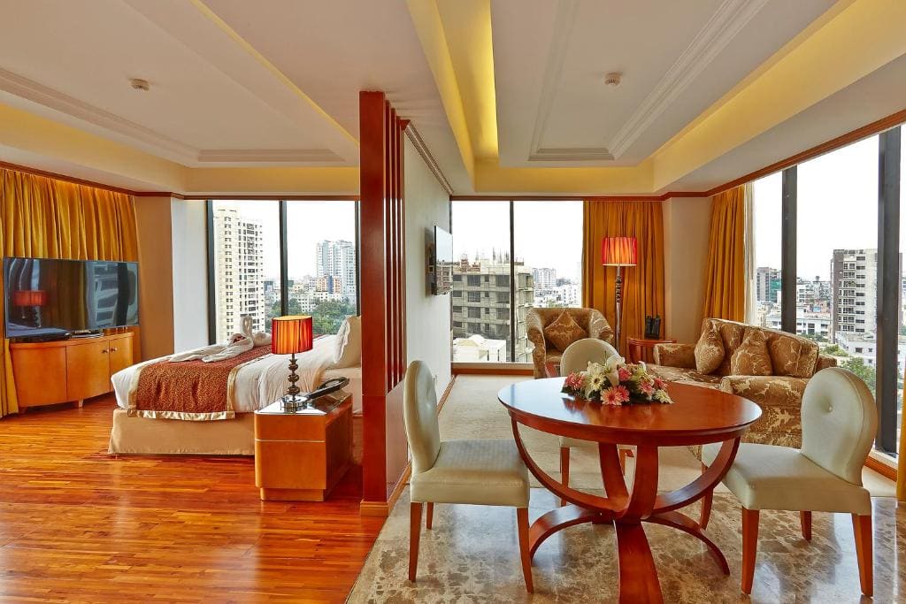 Royal Suite with Kitchenette/Jacuzzi room - Image 3