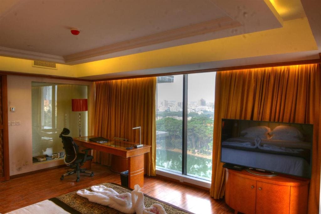 Junior Suite with Kitchenette/Jacuzzi room - Image 3