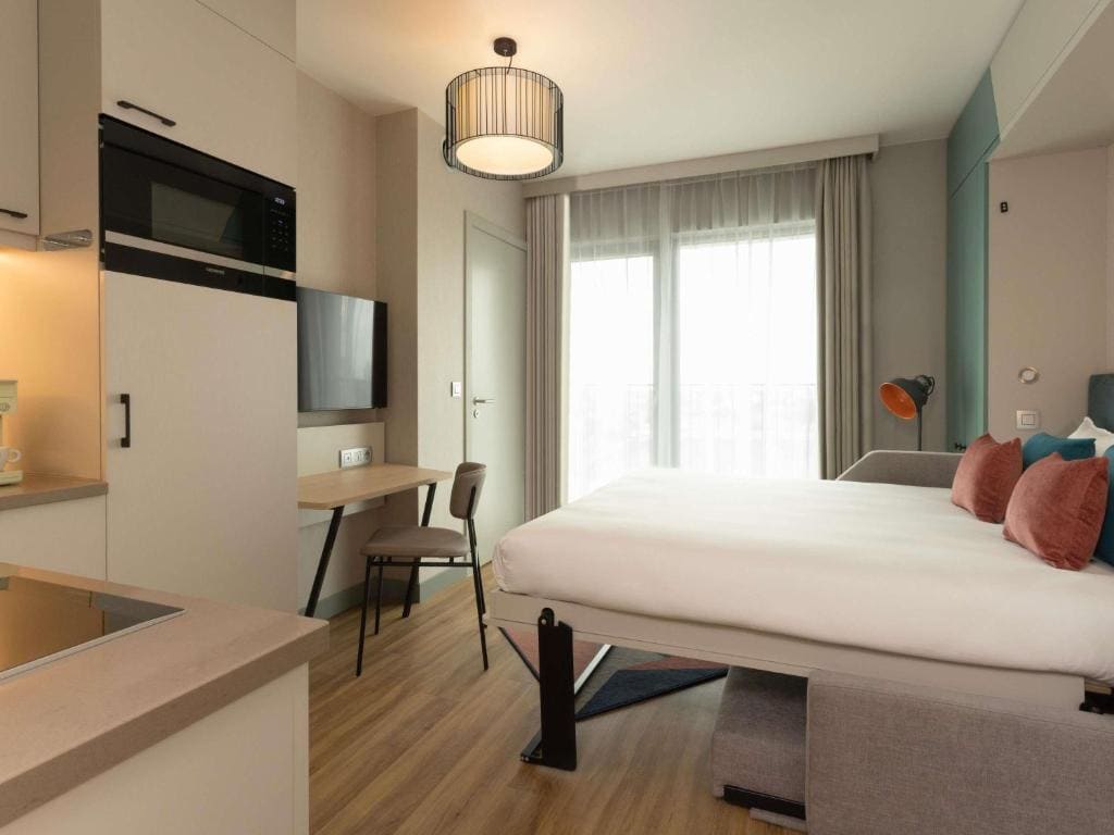 Studio with One Double Bed room - Image 2