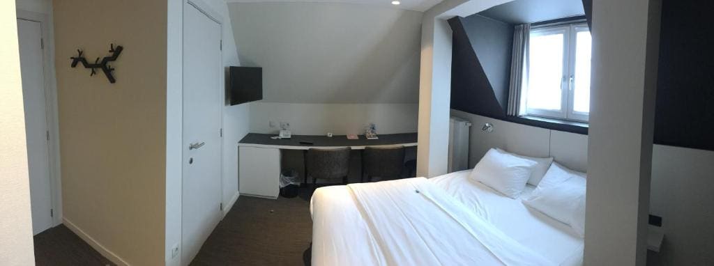 Small Double Room with Shower room - Image 3