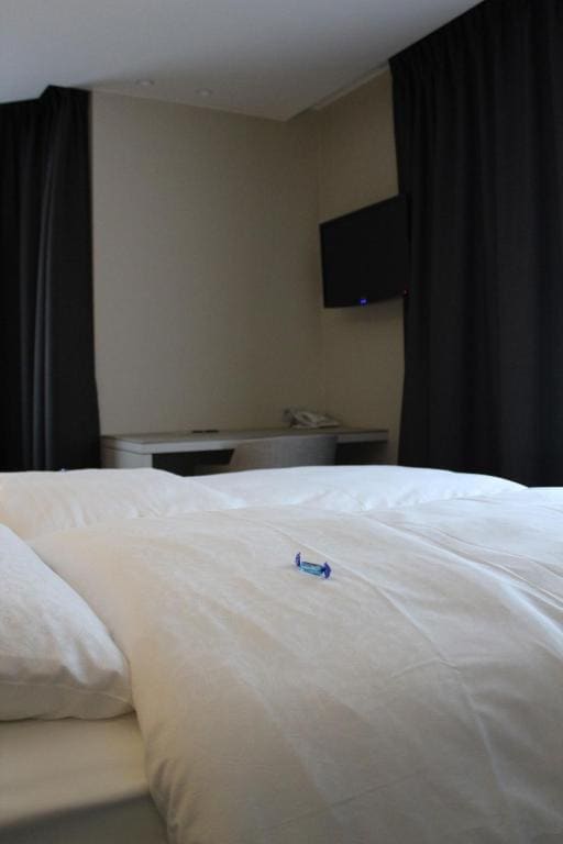 Standard Double Room with Balcony room - Image 2