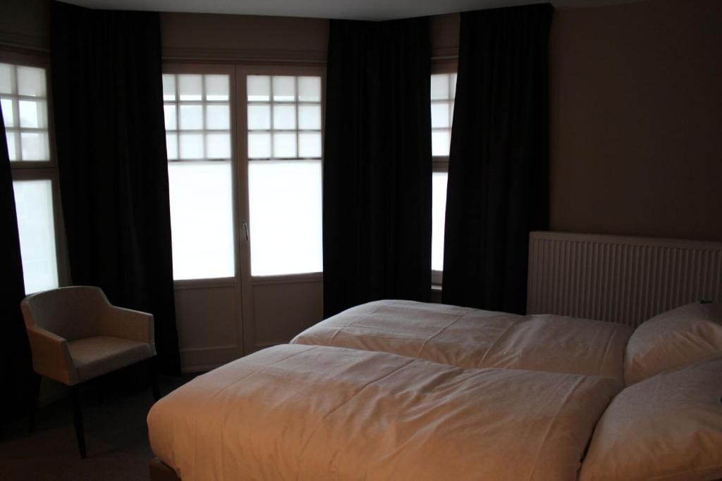 Superior Family Room room - Image 2