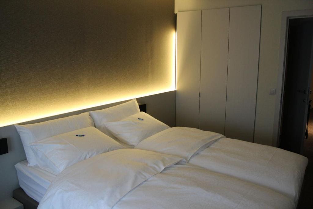 Superior Family Room room - Image 3