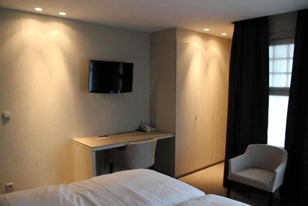 Superior Family Room room - Image 1
